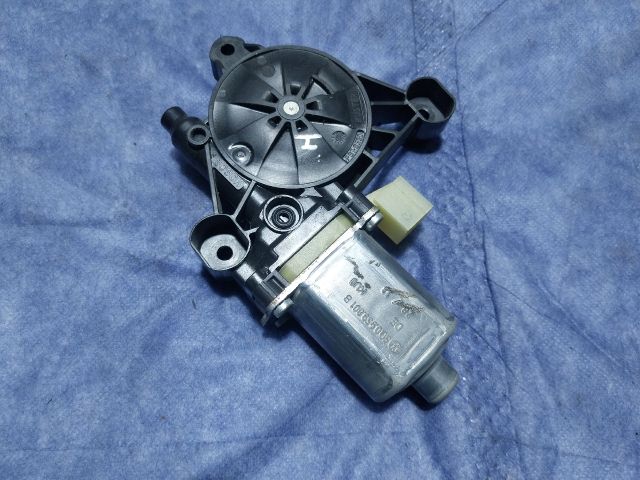 bontott AUDI A3 Bal hátsó Ablakemelő Motor