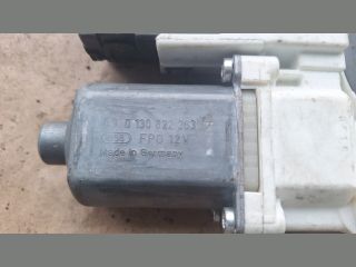 bontott AUDI A3 Bal hátsó Ablakemelő Motor