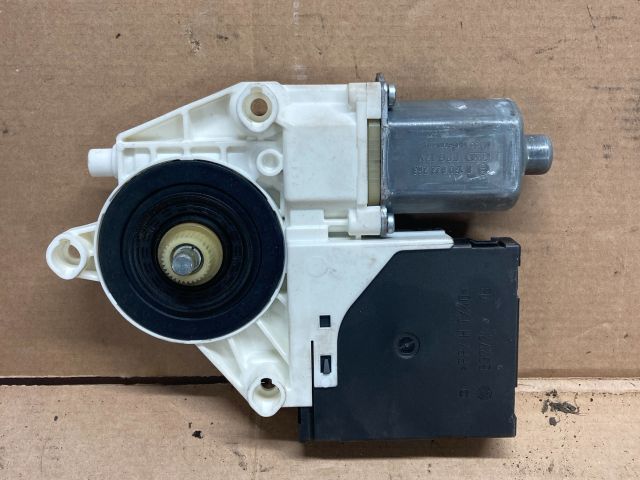 bontott AUDI A3 Bal hátsó Ablakemelő Motor