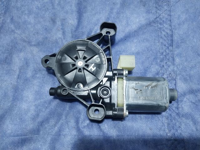 bontott AUDI A3 Bal hátsó Ablakemelő Motor