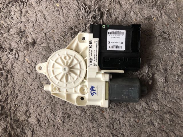 bontott AUDI A3 Bal hátsó Ablakemelő Motor