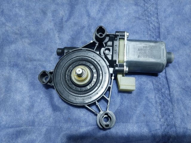 bontott AUDI A3 Bal hátsó Ablakemelő Motor