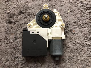 bontott AUDI A3 Bal hátsó Ablakemelő Motor