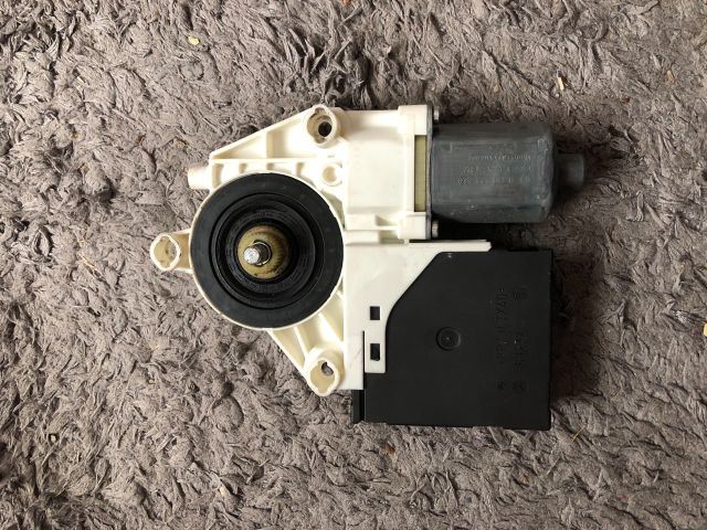 bontott AUDI A3 Bal hátsó Ablakemelő Motor