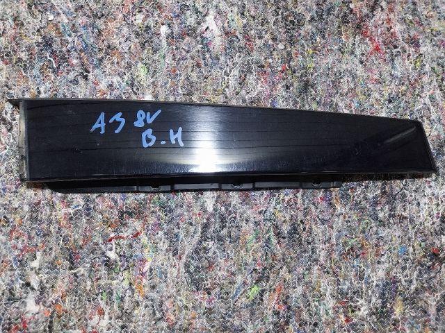 bontott AUDI A3 Bal hátsó Ajtó Díszléc