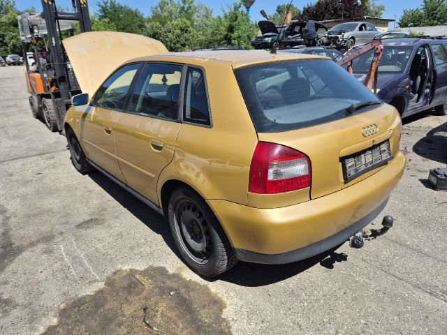 bontott AUDI A3 Bal hátsó Ajtó (Részeivel)