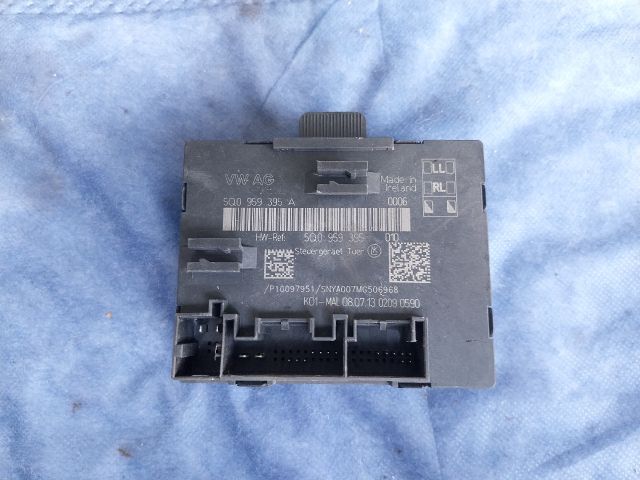 bontott AUDI A3 Bal hátsó Ajtó Vezérlőegység