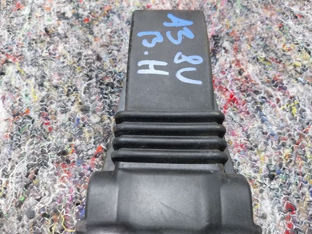 bontott AUDI A3 Bal hátsó Ajtóhatároló