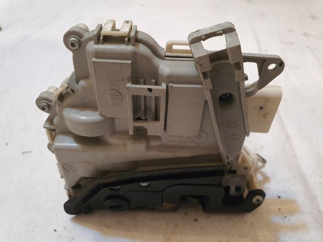 bontott AUDI A3 Bal hátsó Ajtózár