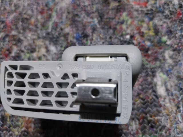 bontott AUDI A3 Bal hátsó Kapaszkodó (Felső)