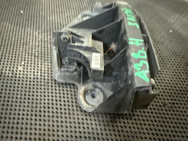 bontott AUDI A3 Bal hátsó Lökhárító Tartó (Műanyag)