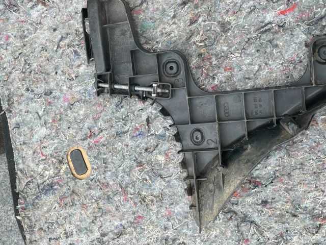 bontott AUDI A3 Bal hátsó Lökhárító Tartó (Műanyag)