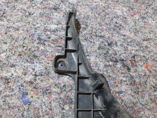 bontott AUDI A3 Bal hátsó Lökhárító Tartó (Műanyag)