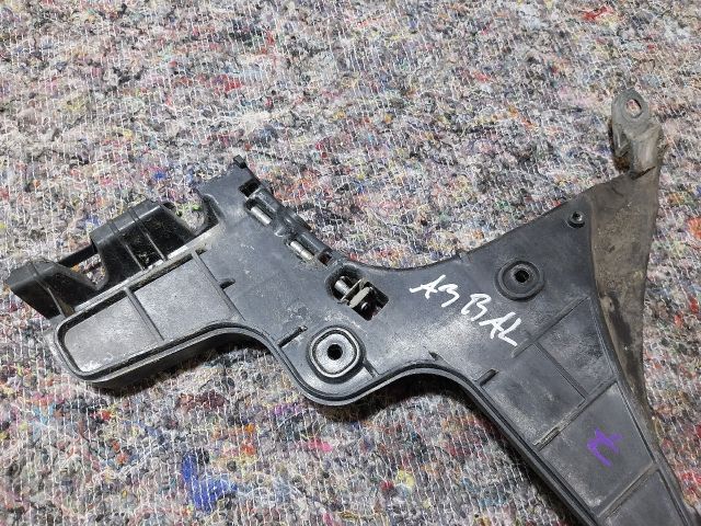 bontott AUDI A3 Bal hátsó Lökhárító Tartó (Műanyag)