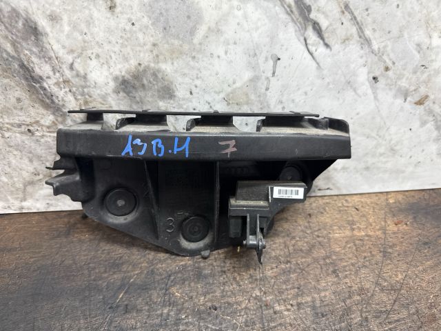 bontott AUDI A3 Bal hátsó Lökhárító Tartó (Műanyag)