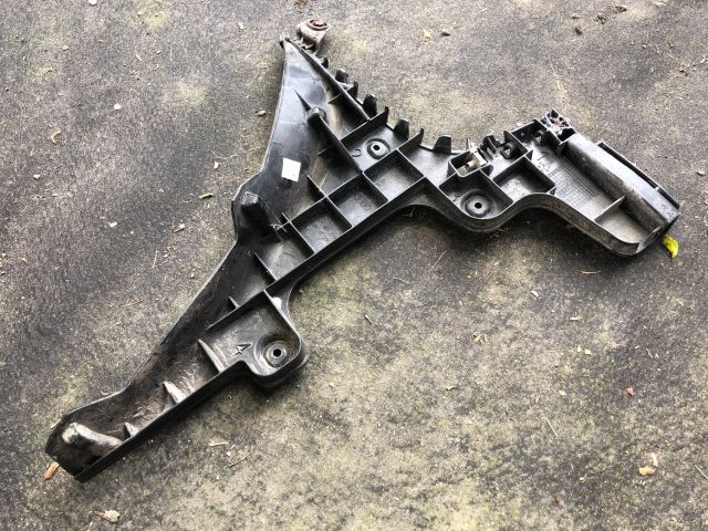 bontott AUDI A3 Bal hátsó Oldal Lökhárító Tartó (Műanyag)