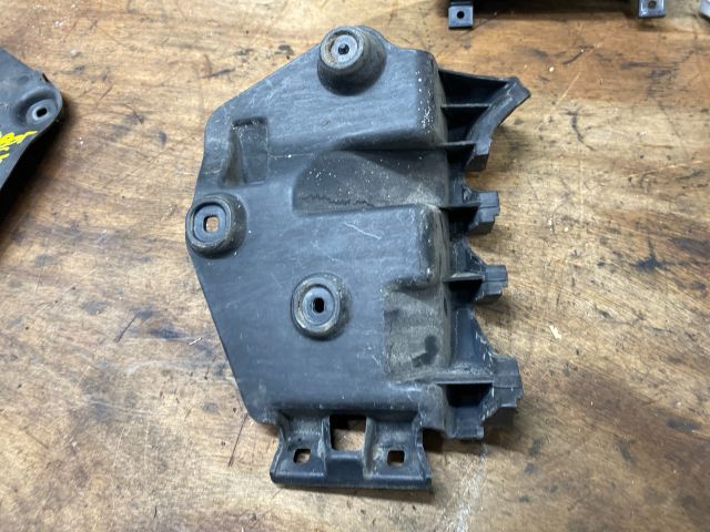 bontott AUDI A3 Bal hátsó Oldal Lökhárító Tartó (Műanyag)