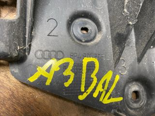 bontott AUDI A3 Bal hátsó Oldal Lökhárító Tartó (Műanyag)