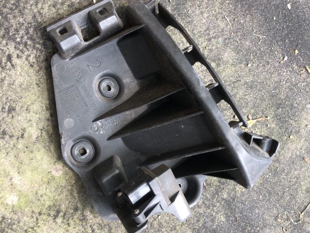 bontott AUDI A3 Bal hátsó Oldal Lökhárító Tartó (Műanyag)