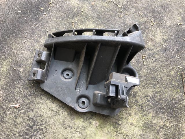 bontott AUDI A3 Bal hátsó Oldal Lökhárító Tartó (Műanyag)