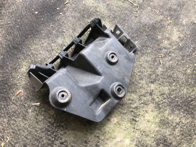 bontott AUDI A3 Bal hátsó Oldal Lökhárító Tartó (Műanyag)