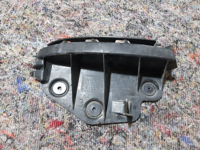 bontott AUDI A3 Bal hátsó Oldal Lökhárító Tartó (Műanyag)