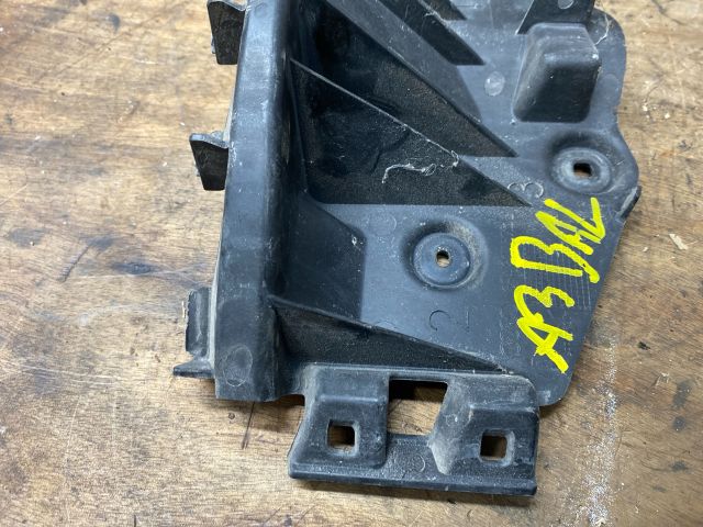 bontott AUDI A3 Bal hátsó Oldal Lökhárító Tartó (Műanyag)