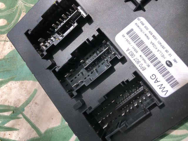 bontott AUDI A3 Biztosítéktábla Doboz