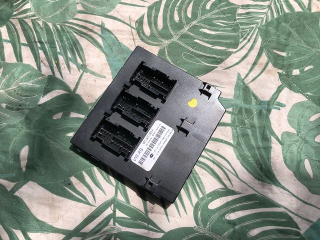 bontott AUDI A3 Biztosítéktábla Doboz