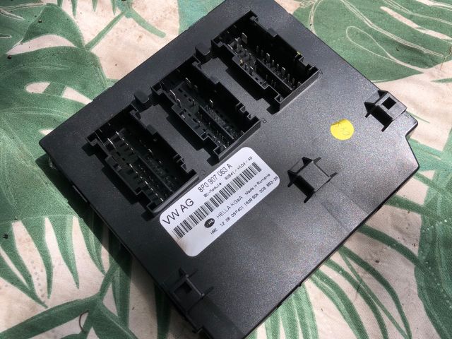 bontott AUDI A3 Biztosítéktábla Doboz