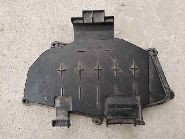 bontott AUDI A3 Biztosítéktábla Fedél