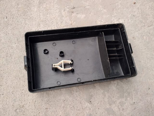 bontott AUDI A3 Biztosítéktábla Fedél