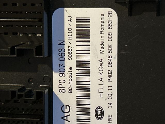 bontott AUDI A3 Biztosítéktábla Utastér