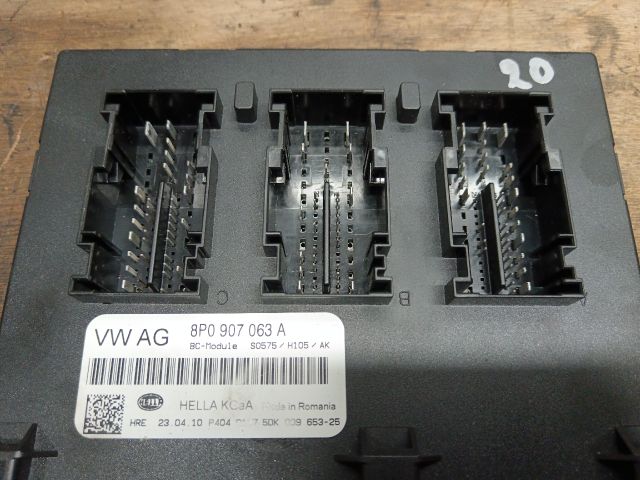 bontott AUDI A3 Biztosítéktábla Utastér