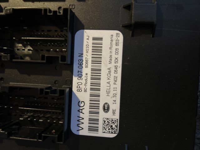 bontott AUDI A3 Biztosítéktábla Utastér