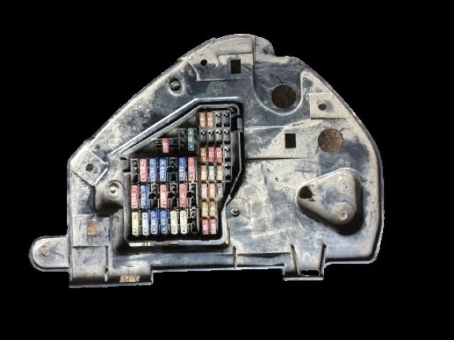 bontott AUDI A3 Biztosítéktábla Utastér