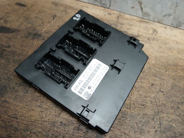 bontott AUDI A3 Biztosítéktábla Utastér