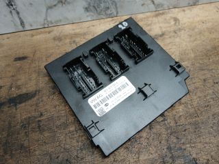 bontott AUDI A3 Biztosítéktábla Utastér