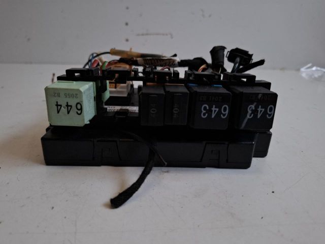 bontott AUDI A3 Biztosítéktábla Utastér