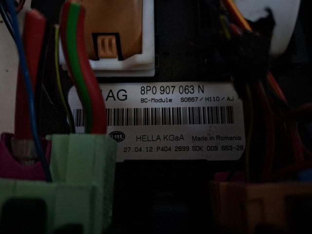 bontott AUDI A3 Biztosítéktábla Utastér