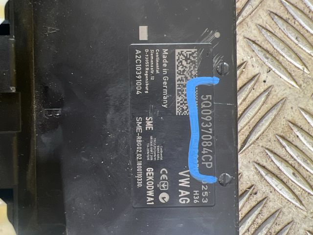 bontott AUDI A3 Biztosítéktábla Utastér