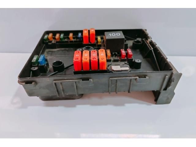 bontott AUDI A3 Biztosítéktábla Utastér