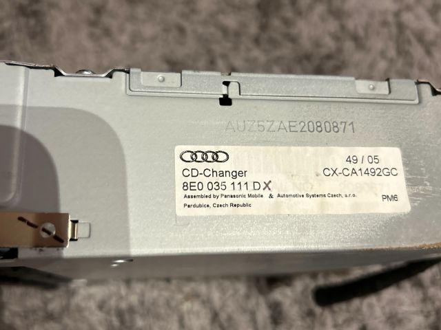 bontott AUDI A3 CD / DVD Tár