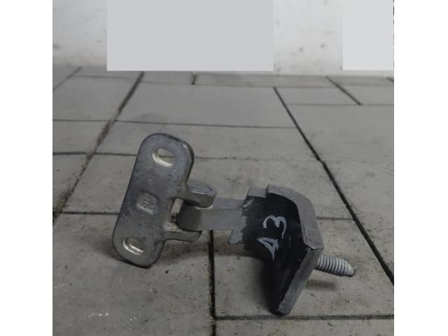 bontott AUDI A3 Csomagtérajtó Bal Zsanér