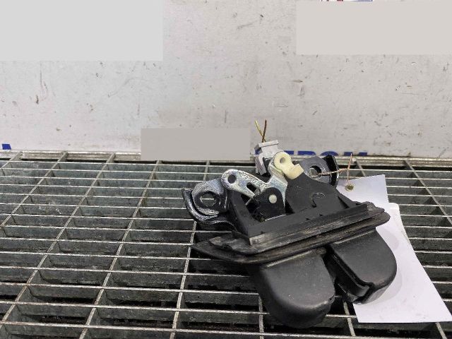 bontott AUDI A3 Csomagtérajtó Ütköző