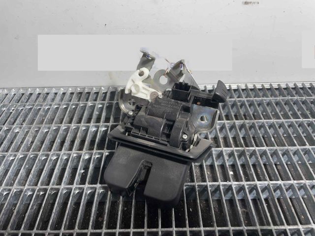 bontott AUDI A3 Csomagtérajtó Ütköző