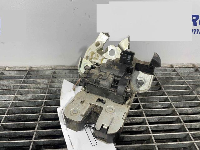 bontott AUDI A3 Csomagtérajtó Ütköző