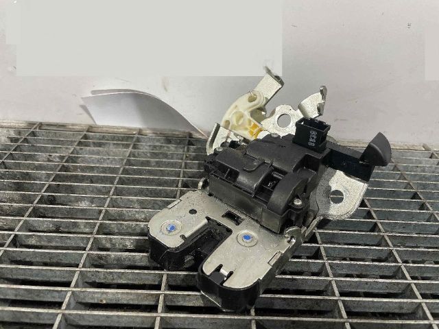 bontott AUDI A3 Csomagtérajtó Ütköző