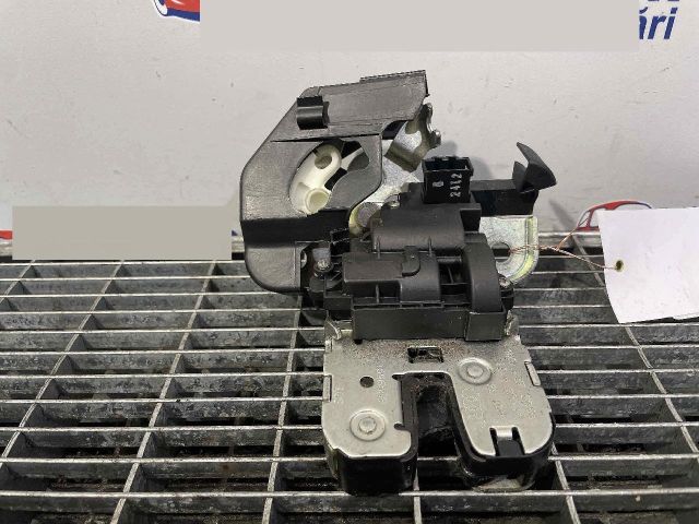 bontott AUDI A3 Csomagtérajtó Ütköző