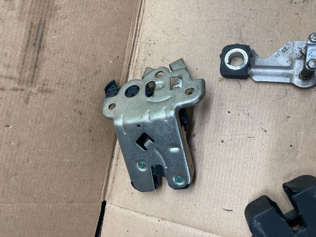 bontott AUDI A3 Csomagtérajtó Zárszerkezet